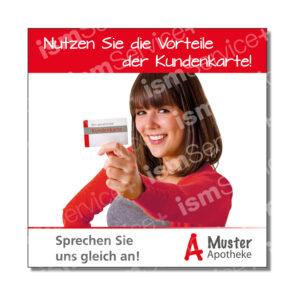 Social Media-Vorlage für Apotheken zum Thema Kundenkarte. Eine Frau hält Ihre Kundenkarte in die Kamera mit dem Text "Nutzen Sie die Vorteile Ihrer Kundenkarte"